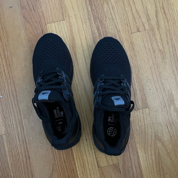 Adidas Ultraboost 1.0 running shoes 👞 in black 😊❤️ - Picture 5 of 6
